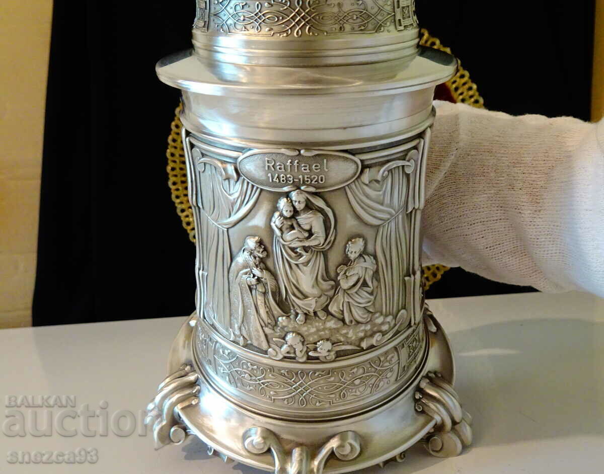 Tin mug with works by Leonardo, Michelangelo, Raphael. - 5 Tin mug with works by Leonardo, Michelangelo, Raphael. - 5