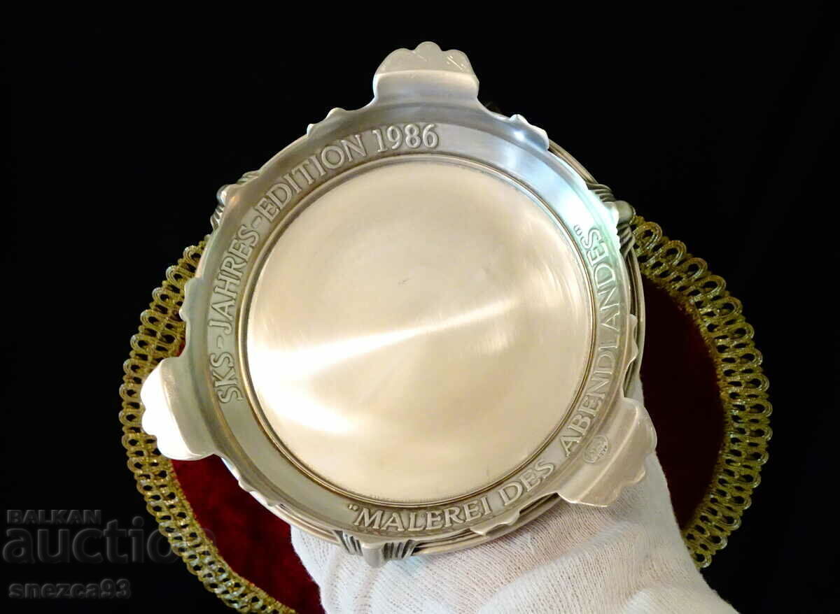 Tin mug with works by Leonardo, Michelangelo, Raphael. - 7 Tin mug with works by Leonardo, Michelangelo, Raphael. - 7