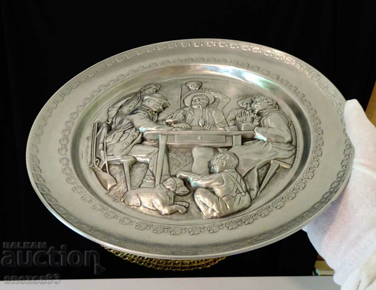 Livrarea Farfurie, panou din cositor, tablou în relief 30 cm., vânătoare, poker Livrarea Farfurie, panou din cositor, tablou în relief 30 cm., vânătoare, poker