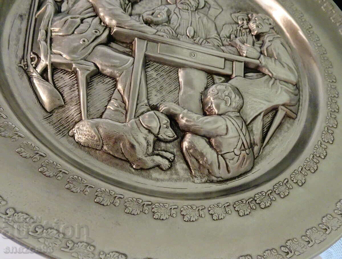 Farfurie, panou din cositor, tablou în relief 30 cm., vânătoare, poker - 7 Farfurie, panou din cositor, tablou în relief 30 cm., vânătoare, poker - 7