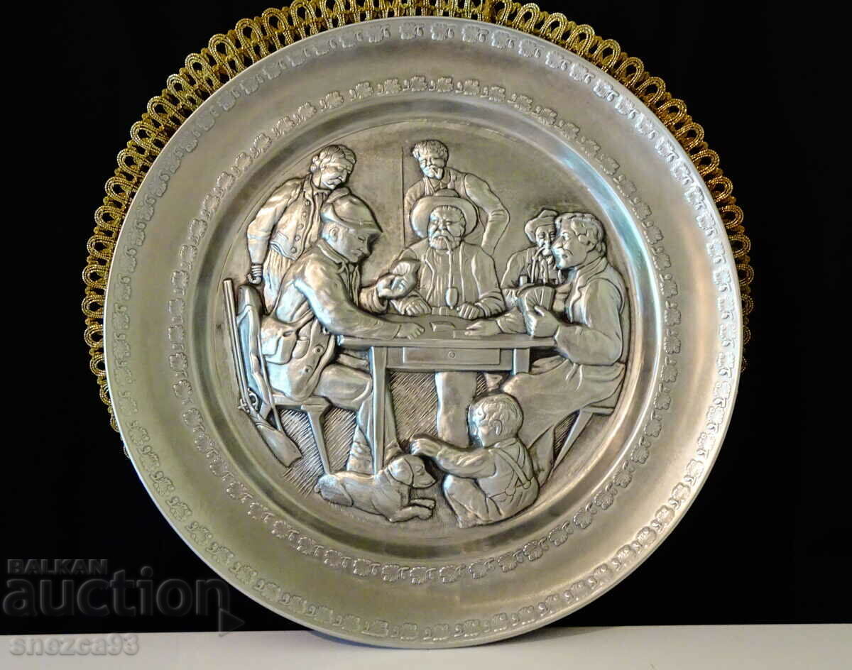 Farfurie, panou din cositor, tablou în relief 30 cm., vânătoare, poker Farfurie, panou din cositor, tablou în relief 30 cm., vânătoare, poker