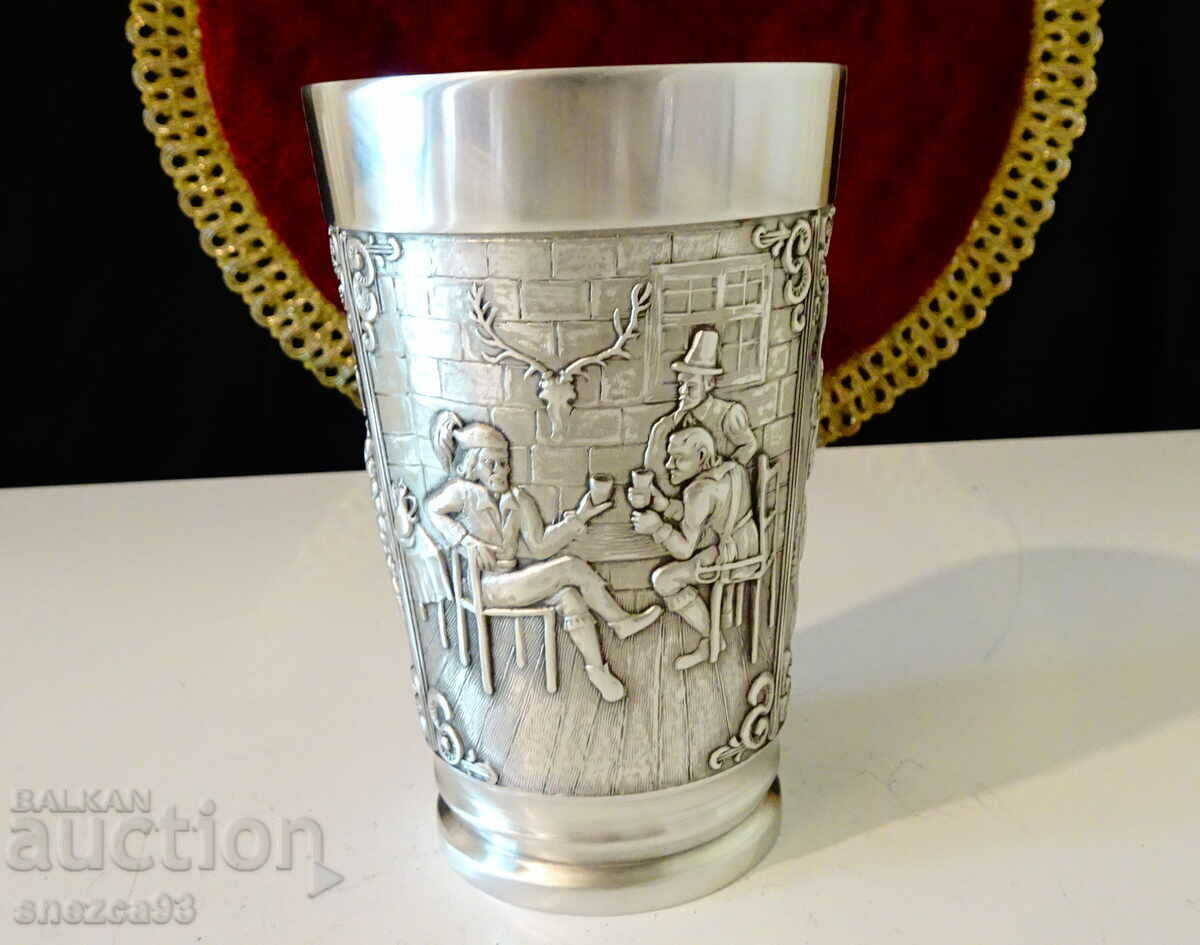 Auction Cup, tin mug, hunting theme. Auction Cup, tin mug, hunting theme.