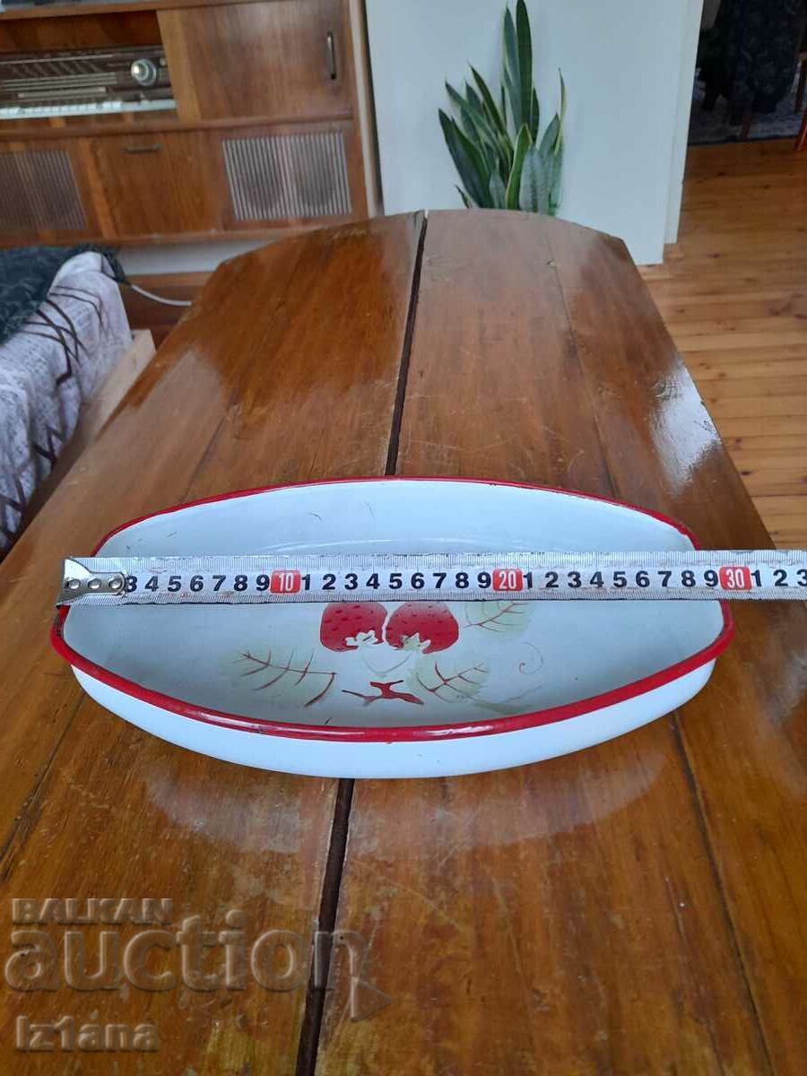 Delivery of Old enameled tray, casserole