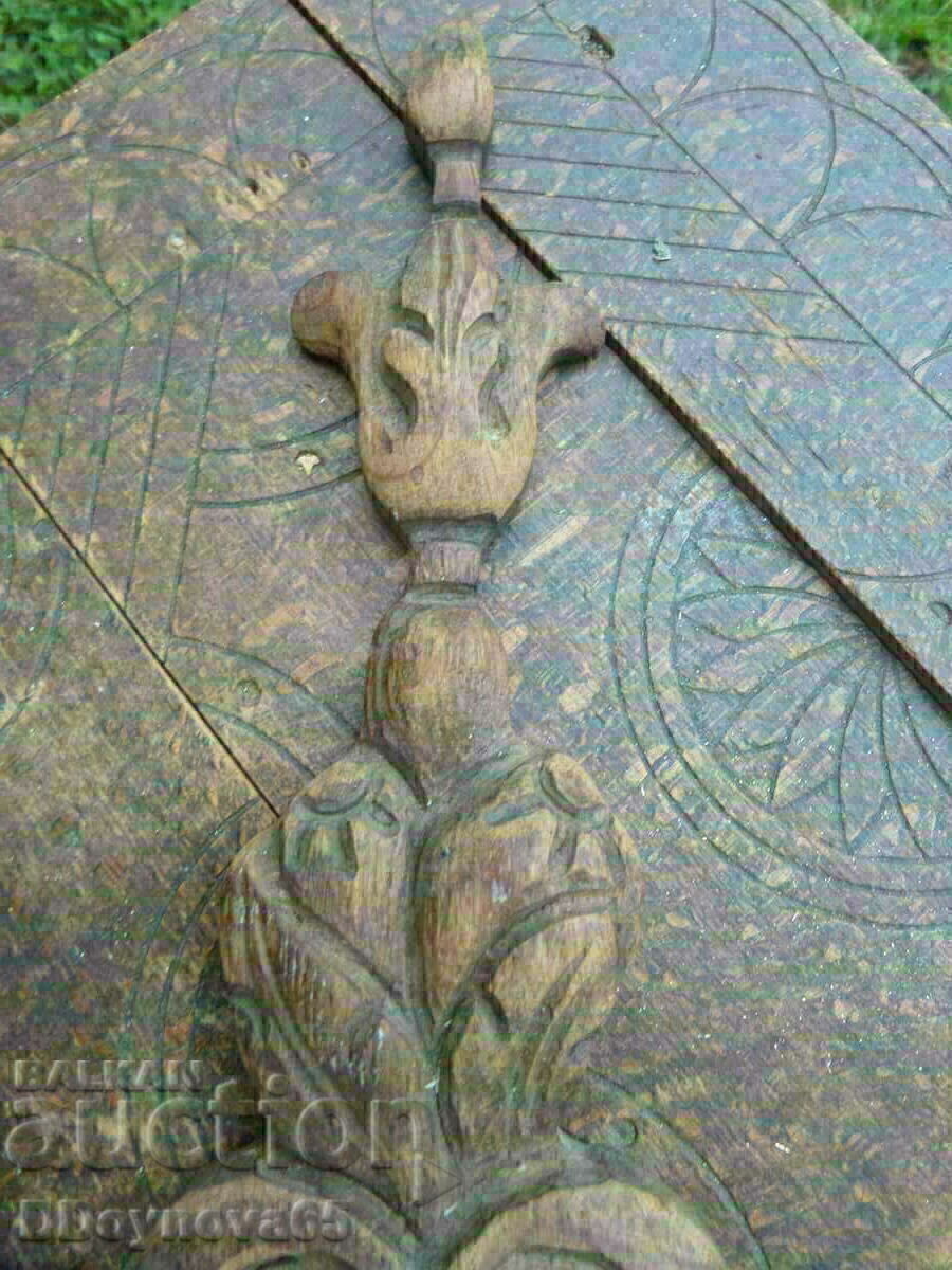 Licitație sculptură în lemn vechi