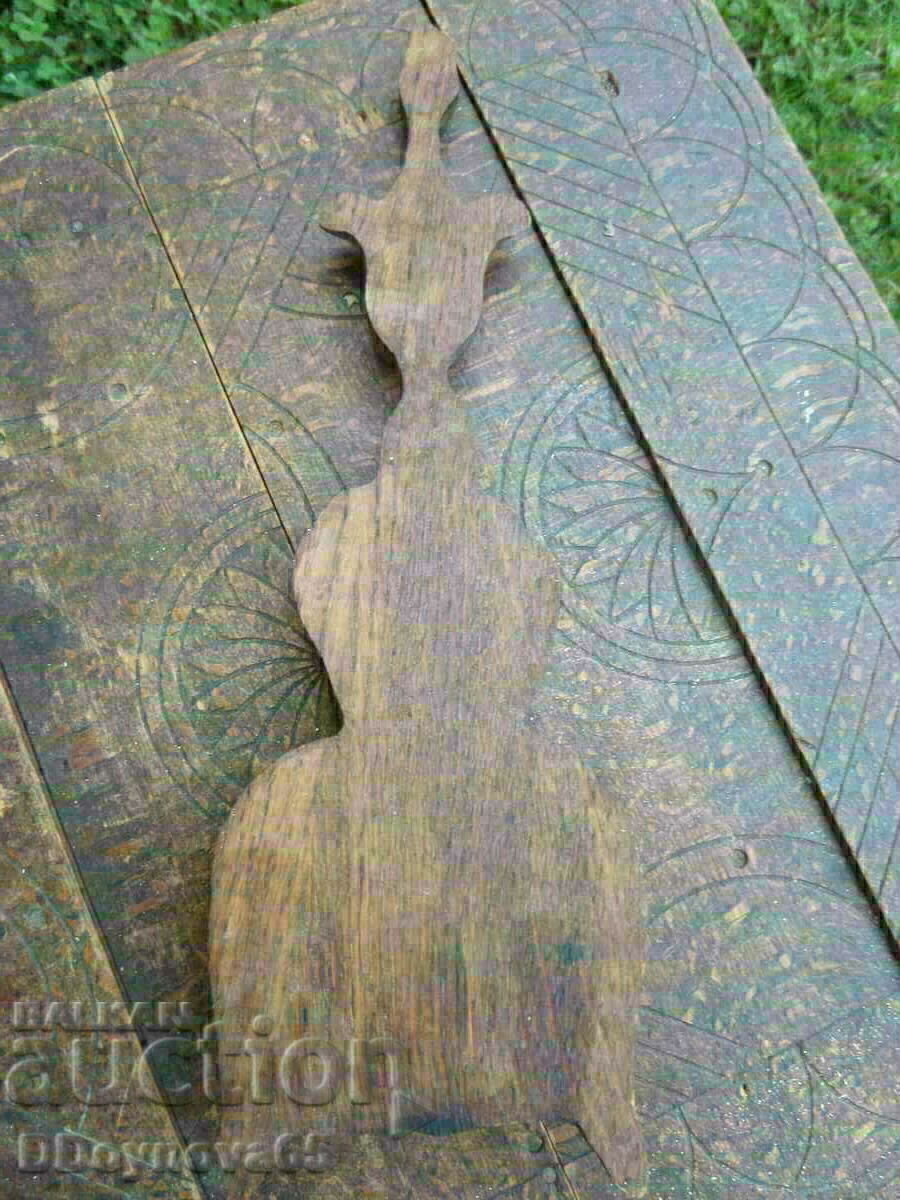 Livrarea sculptură în lemn vechi