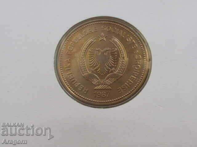 Auction rare coin and stamp envelope Albania 5 Leka 1987 Auction rare coin and stamp envelope Albania 5 Leka 1987