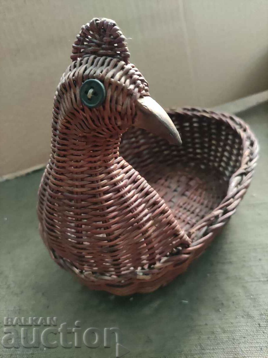 Птица ,пиле -плетен панер,кошничка