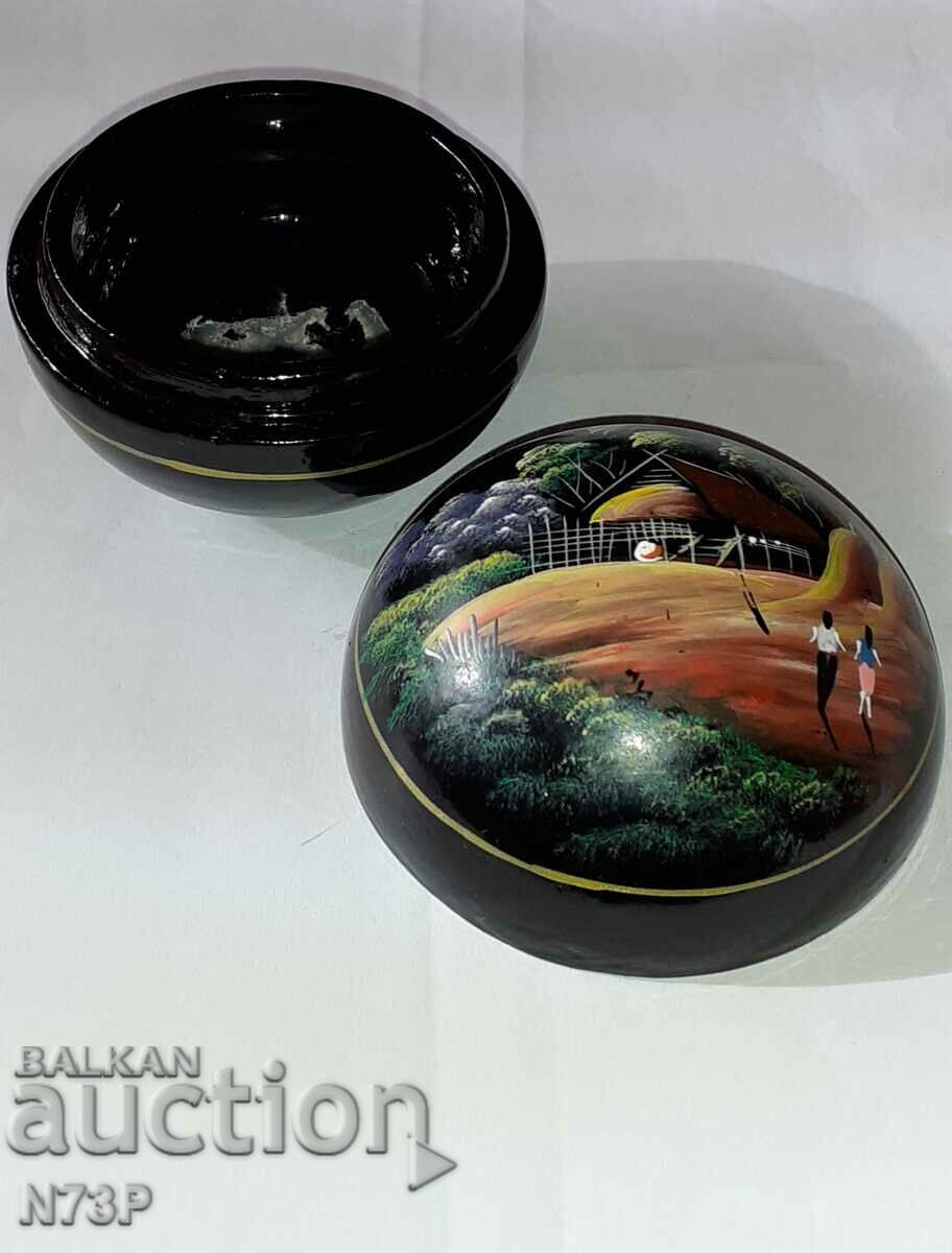 Auction OLD WOODEN BOX. HANDMADE. Auction OLD WOODEN BOX. HANDMADE.