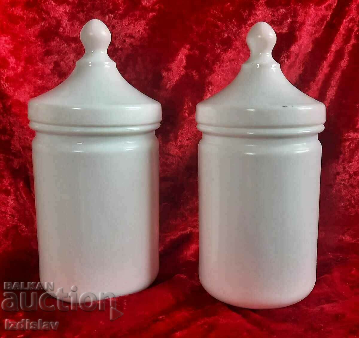 Δύο γαλλικά vintage ιατρικά γυάλινα δοχεία αποθήκευσης με τιμή 60.00 BGN | € 30.68 Δύο γαλλικά vintage ιατρικά γυάλινα δοχεία αποθήκευσης με τιμή 60.00 BGN | € 30.68