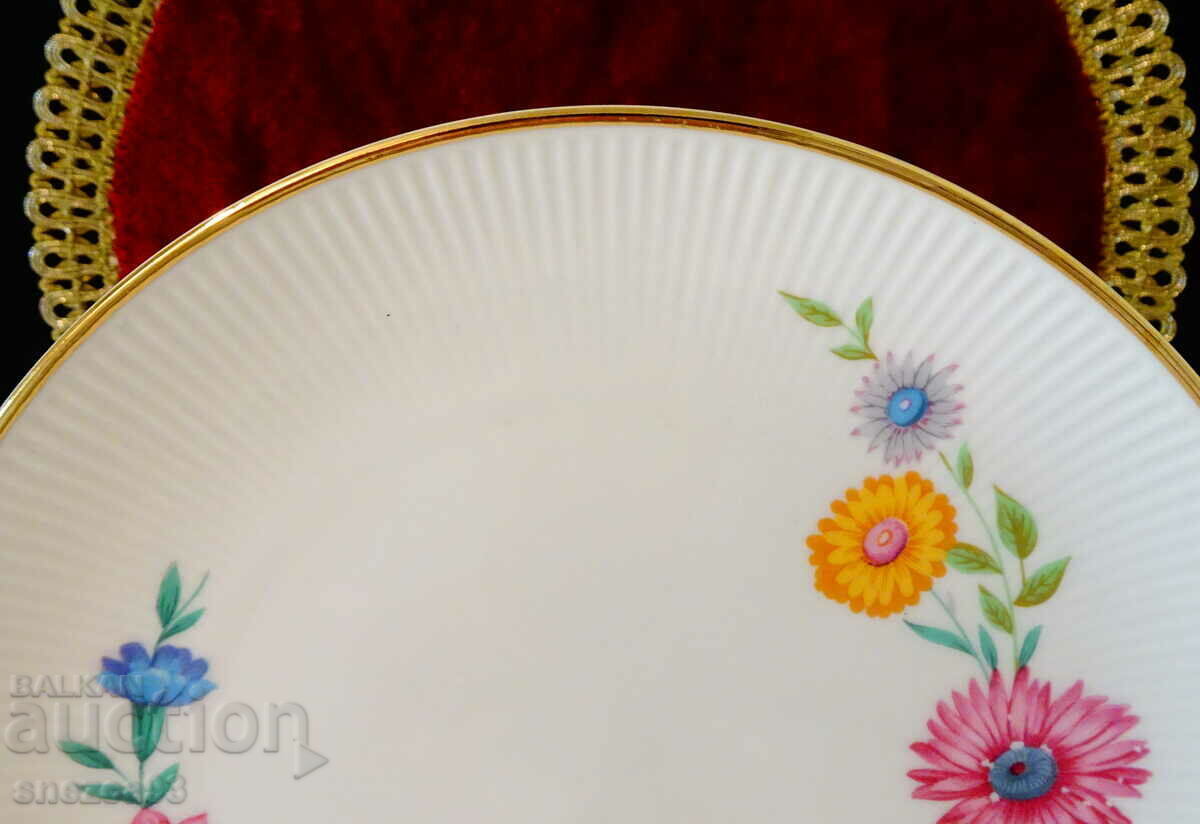 Farfurie din portelan bavarez, auriu, flori poloneze. cu preț 12.00 BGN | € 6.14