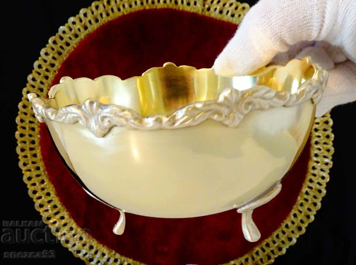 Bronze candy box, baroque. with price 29.00 BGN | € 14.83 Bronze candy box, baroque. with price 29.00 BGN | € 14.83