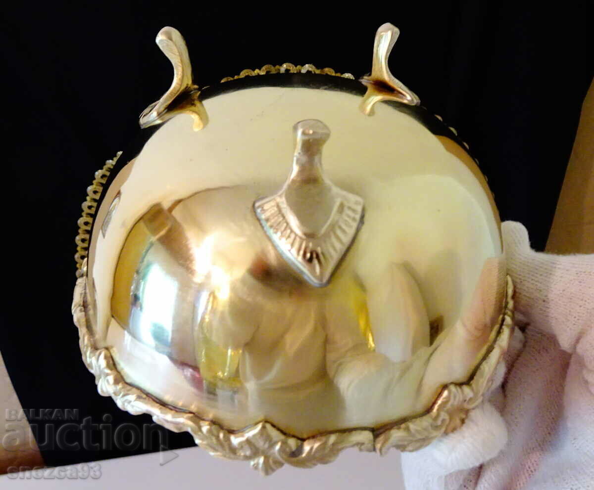 Auction Bronze candy box, baroque. Auction Bronze candy box, baroque.