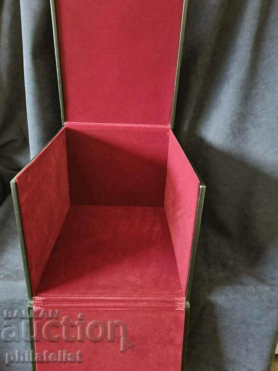 Auction CARGO MB 10 Luxury leather suitcase made of genuine leather Auction CARGO MB 10 Luxury leather suitcase made of genuine leather