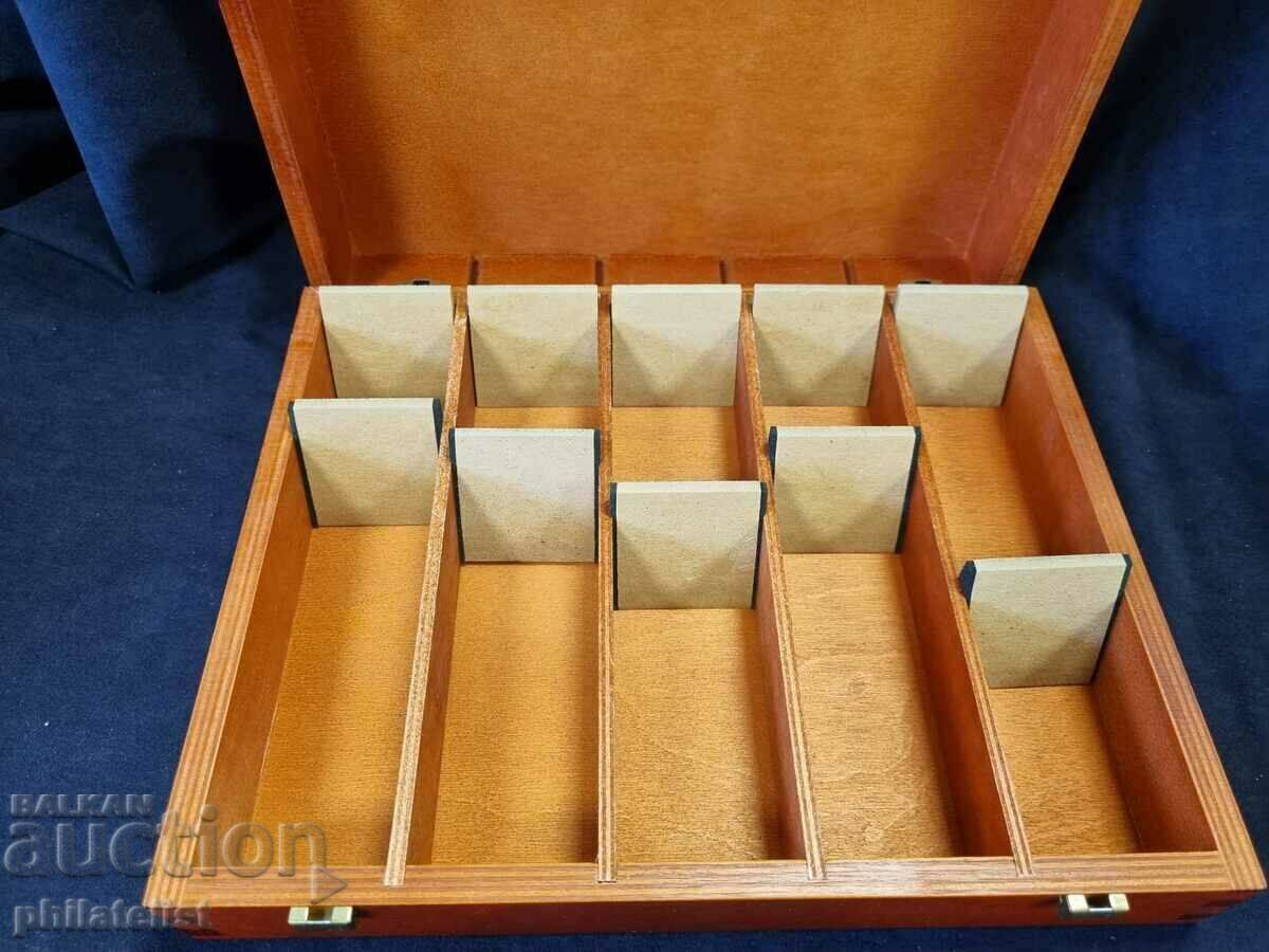 LINDNER - Κουτί για 135 τετράγωνες κάψουλες