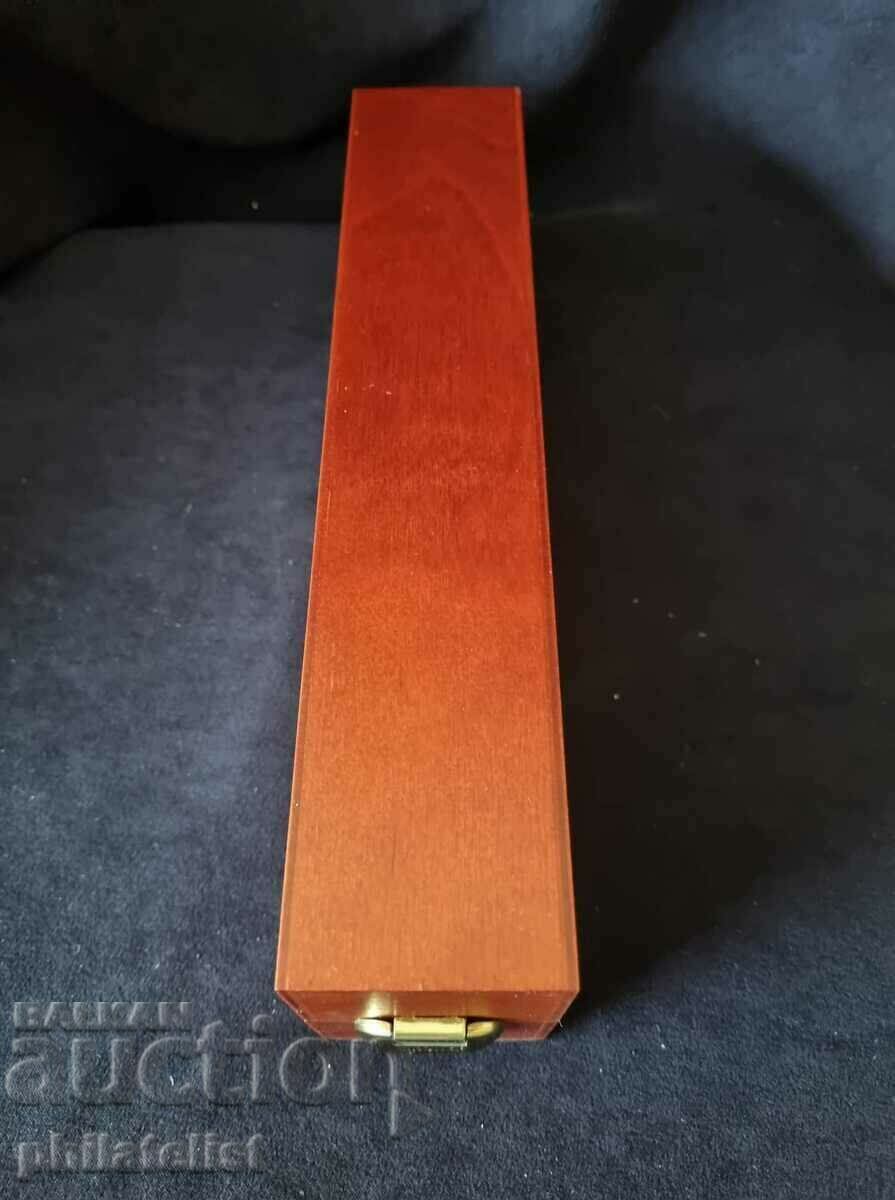 Auction  LINDNER - Luxury wooden box for 50 square capsules