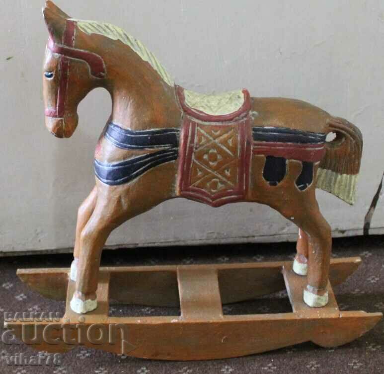 СТАРА ГОЛЯМА ДЪРВЕНА ФИГУРА НА ЛЮЛЕЕЩ КОН с цена 199.99 лв. | € 102.25 СТАРА ГОЛЯМА ДЪРВЕНА ФИГУРА НА ЛЮЛЕЕЩ КОН с цена 199.99 лв. | € 102.25