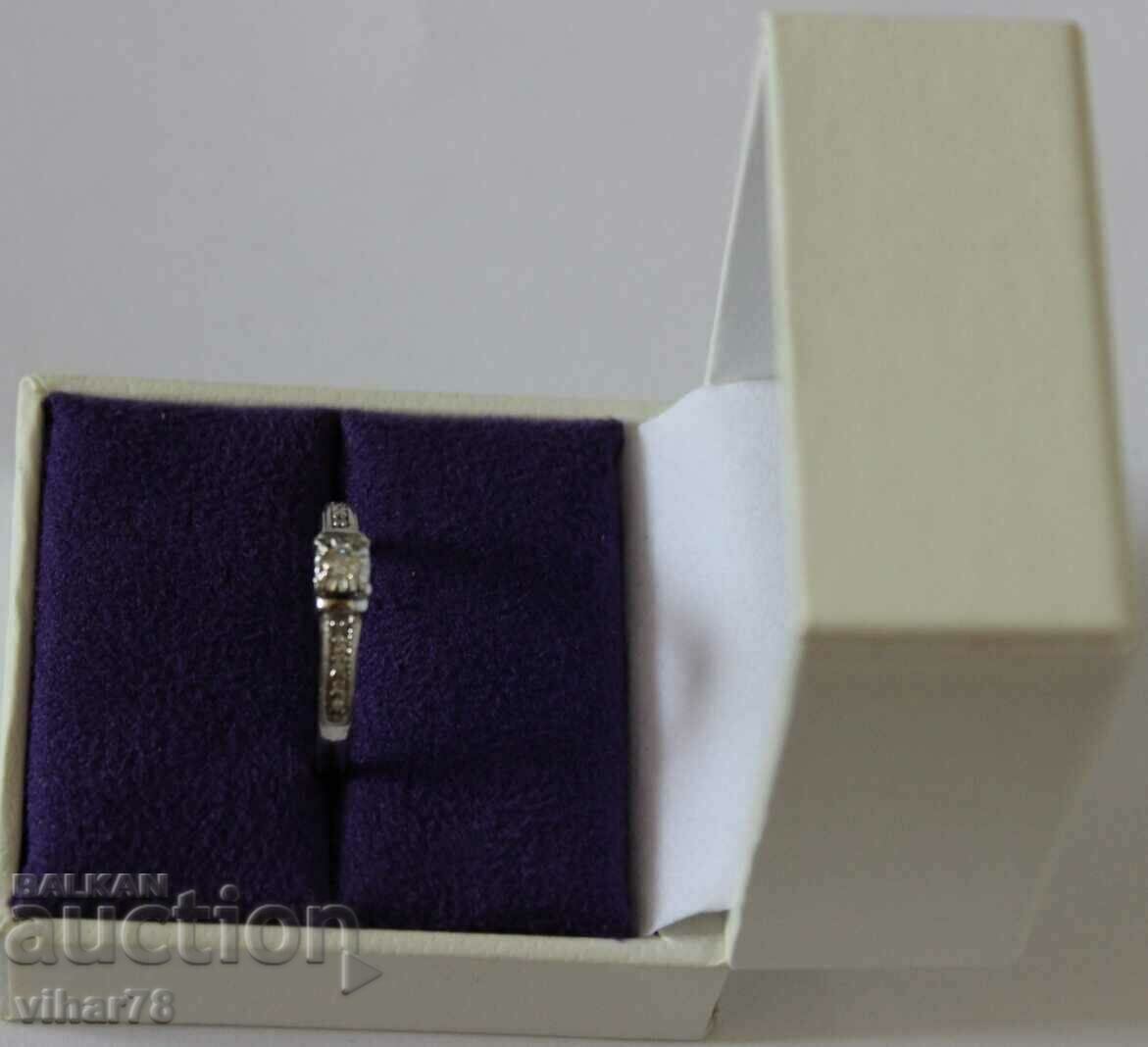 9K WHITE GOLD WITH DIAMOND RING - 5 9K WHITE GOLD WITH DIAMOND RING - 5