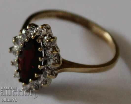 Auction  9K GOLD RING WITH GARNET