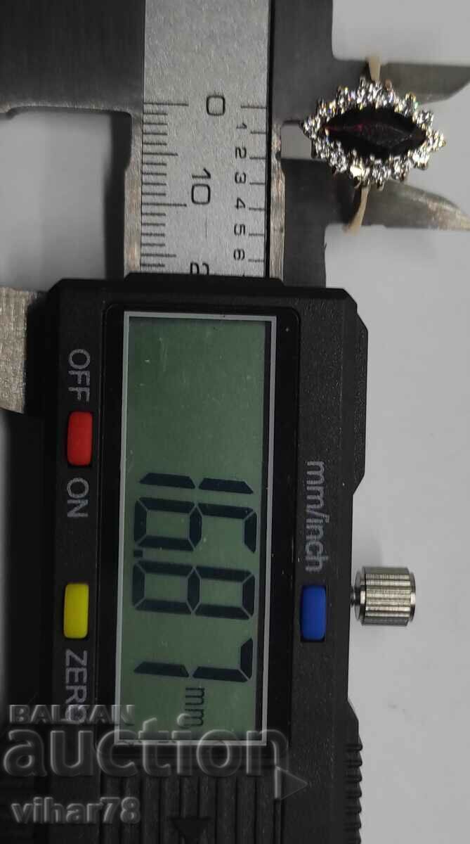 9K GOLD RING WITH GARNET - 6 9K GOLD RING WITH GARNET - 6