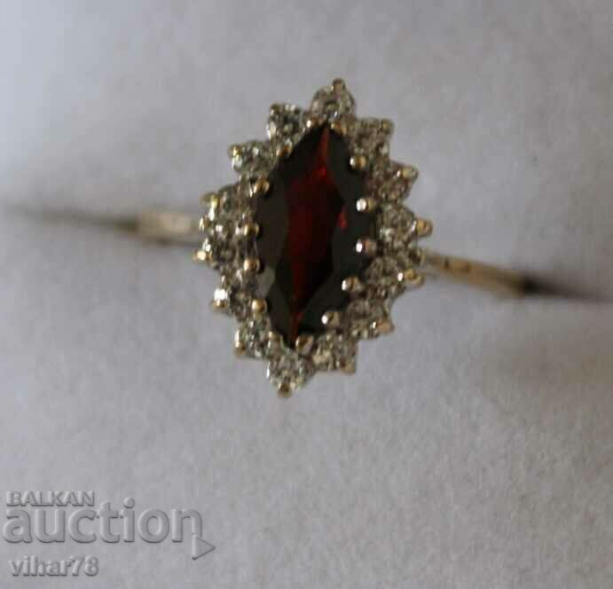 9K GOLD RING WITH GARNET