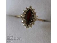 9K GOLD RING WITH GARNET