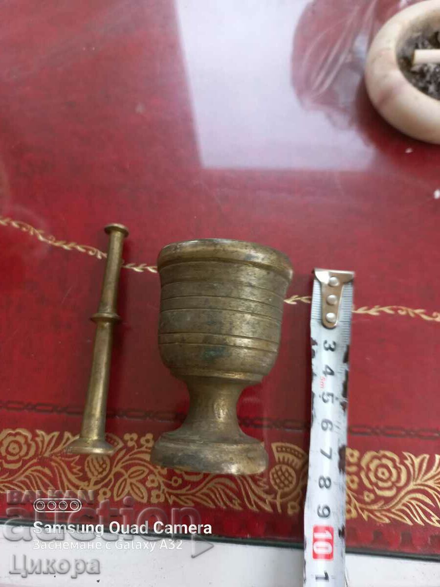 MORTARE DE BRONZ MIC LOCAT cu preț 40.00 BGN | € 20.45