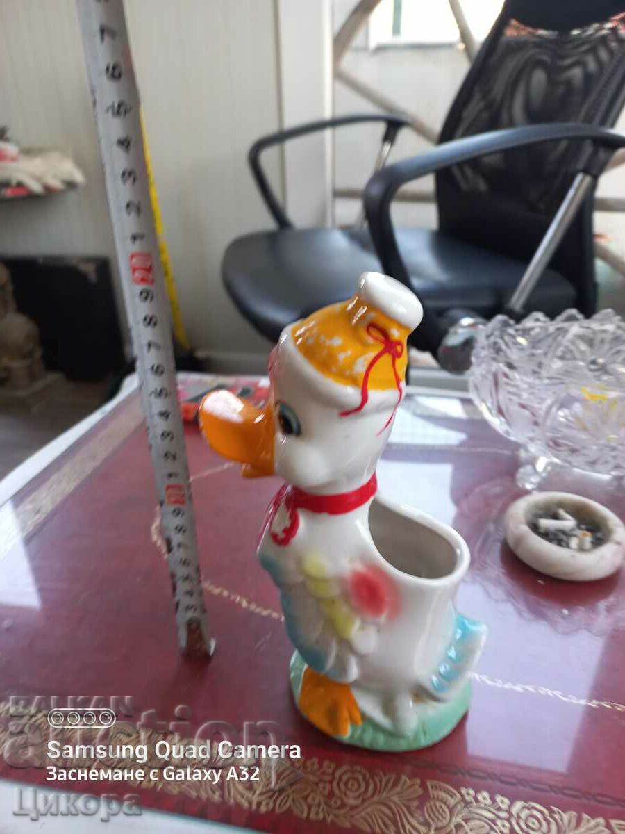 OLD PORCELAIN FIGURE STATUETTE DUCK DUCK with price 60.00 BGN | € 30.68 OLD PORCELAIN FIGURE STATUETTE DUCK DUCK with price 60.00 BGN | € 30.68