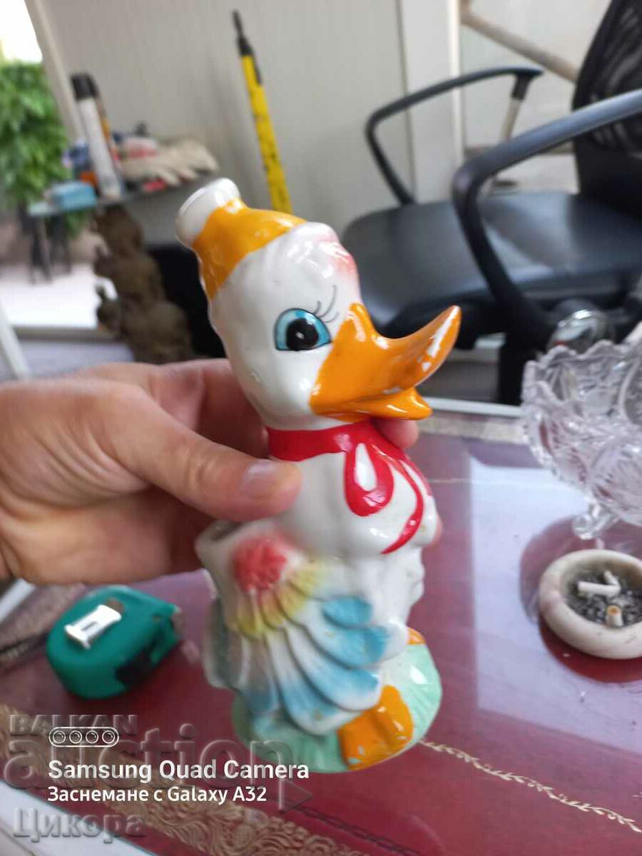 Delivery of OLD PORCELAIN FIGURE STATUETTE DUCK DUCK Delivery of OLD PORCELAIN FIGURE STATUETTE DUCK DUCK