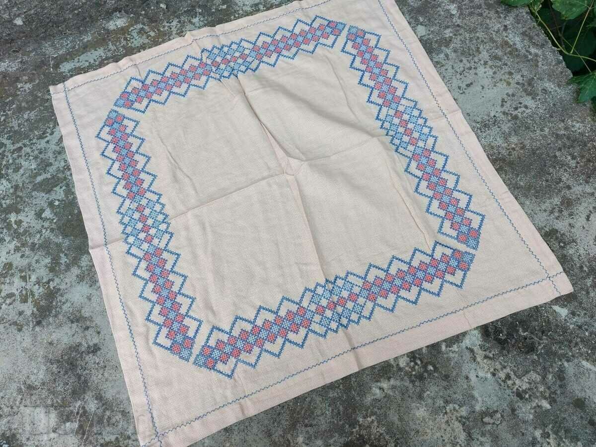 PLACĂ VECHE BRODERIE BRODERIE COPERTĂ DE BRODERIE cu preț 15.00 BGN | € 7.67 PLACĂ VECHE BRODERIE BRODERIE COPERTĂ DE BRODERIE cu preț 15.00 BGN | € 7.67