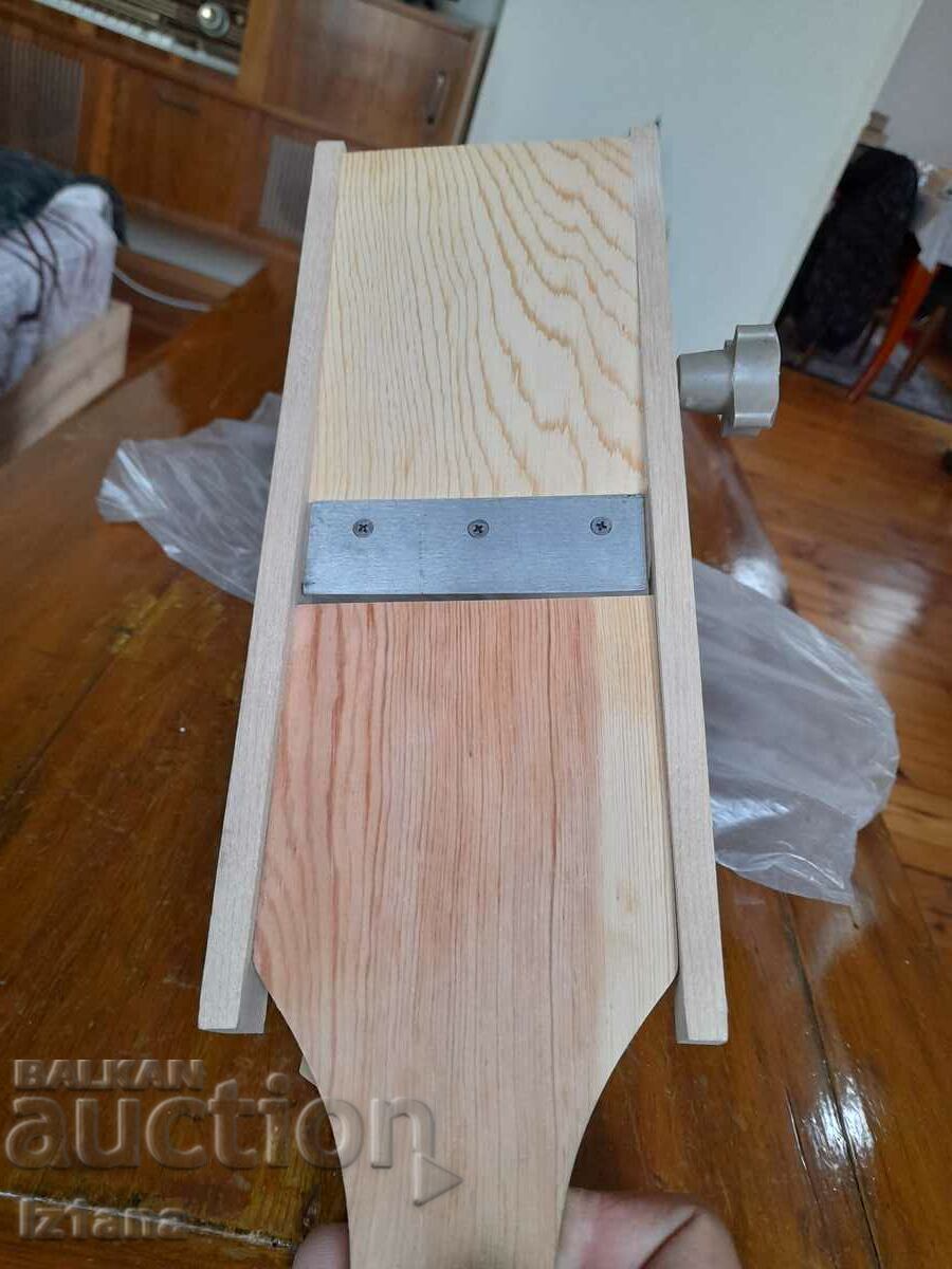 Delivery of Old grater fruit shredder Delivery of Old grater fruit shredder