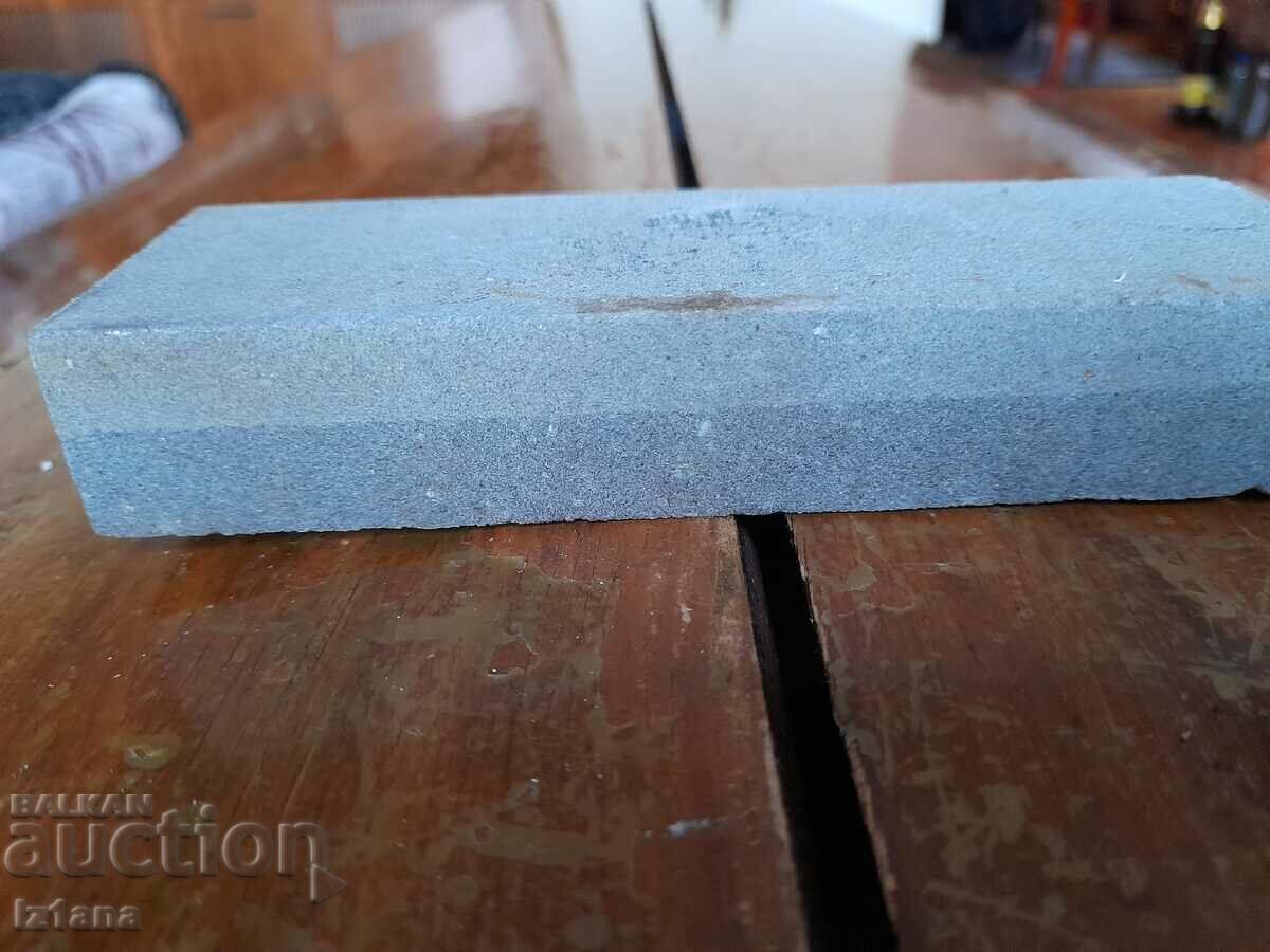 Old knife and blade sharpener with price 33.00 BGN | € 16.87 Old knife and blade sharpener with price 33.00 BGN | € 16.87