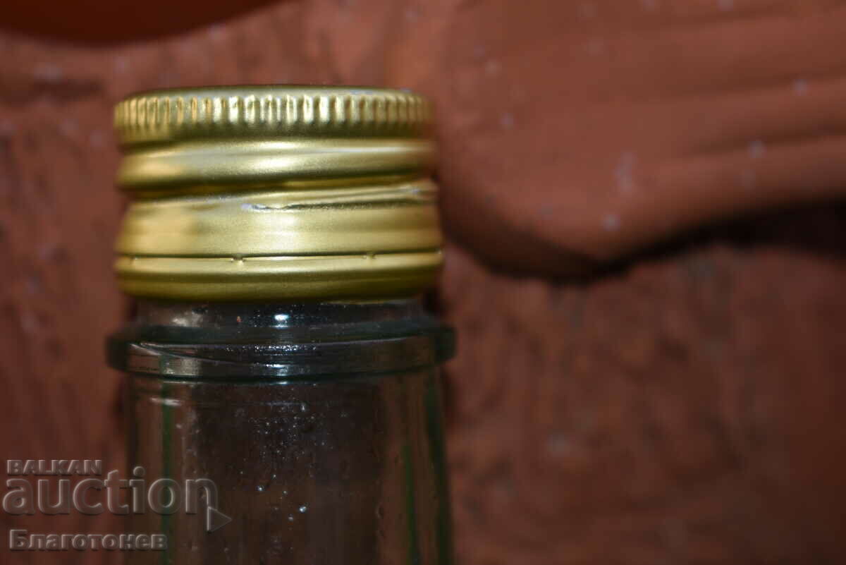 Доставка на Стара бутилка гроздова ракия 1970-1980 година Доставка на Стара бутилка гроздова ракия 1970-1980 година