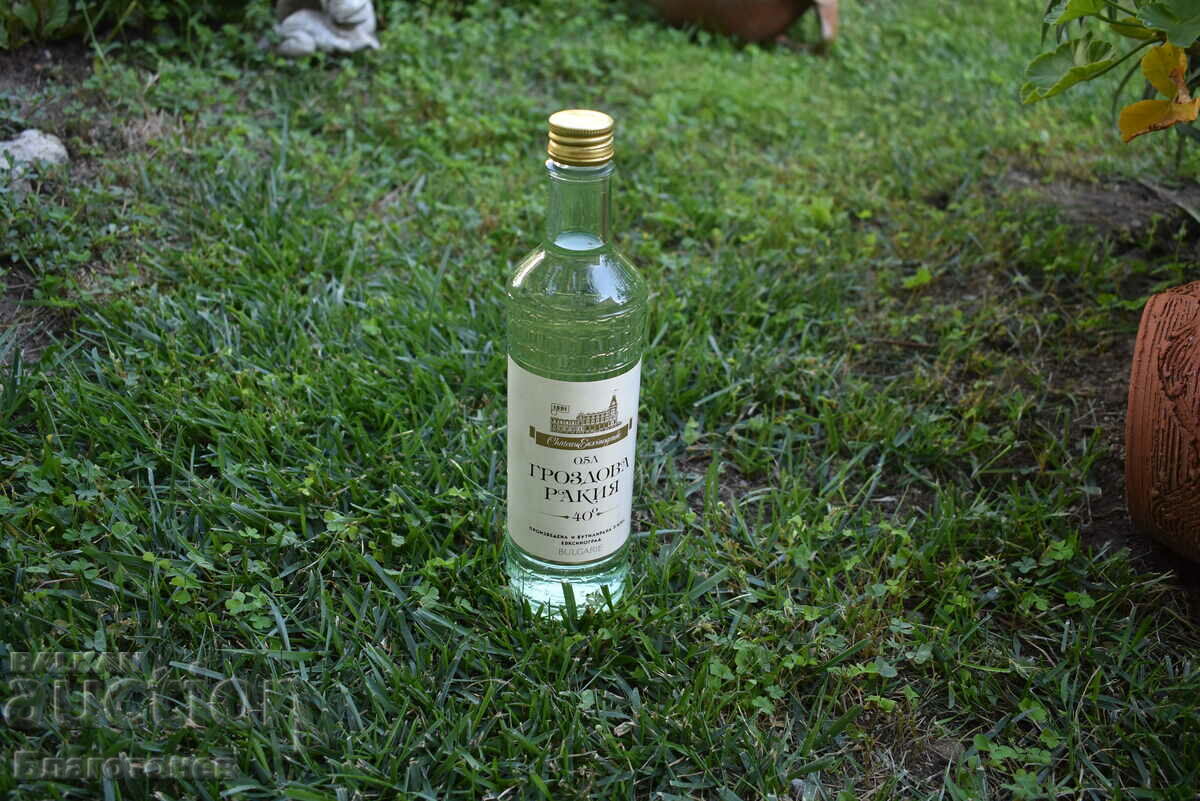 Стара бутилка гроздова ракия 1970-1980 година - 5 Стара бутилка гроздова ракия 1970-1980 година - 5
