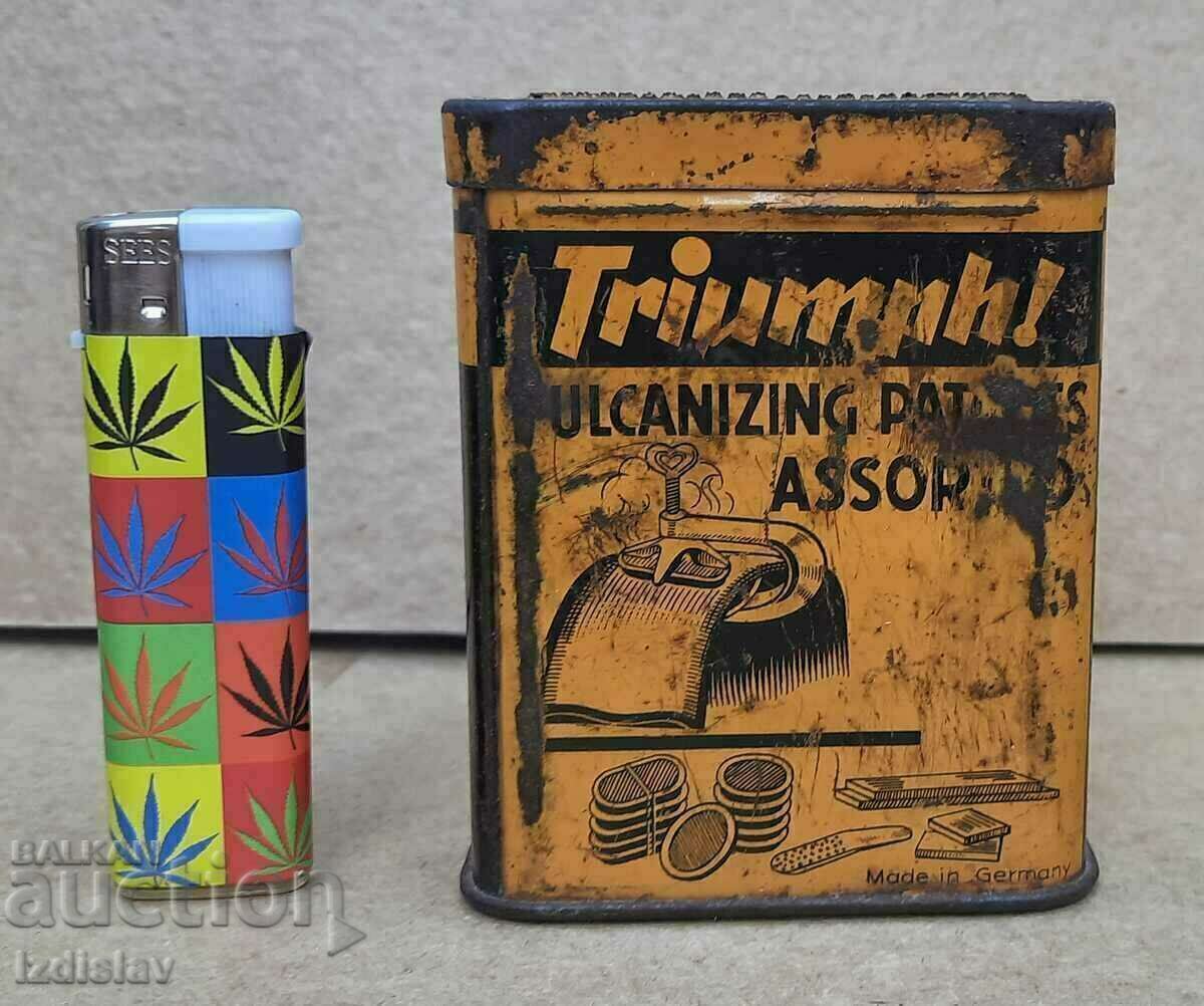 Auction  Old collectible Triumph tin box