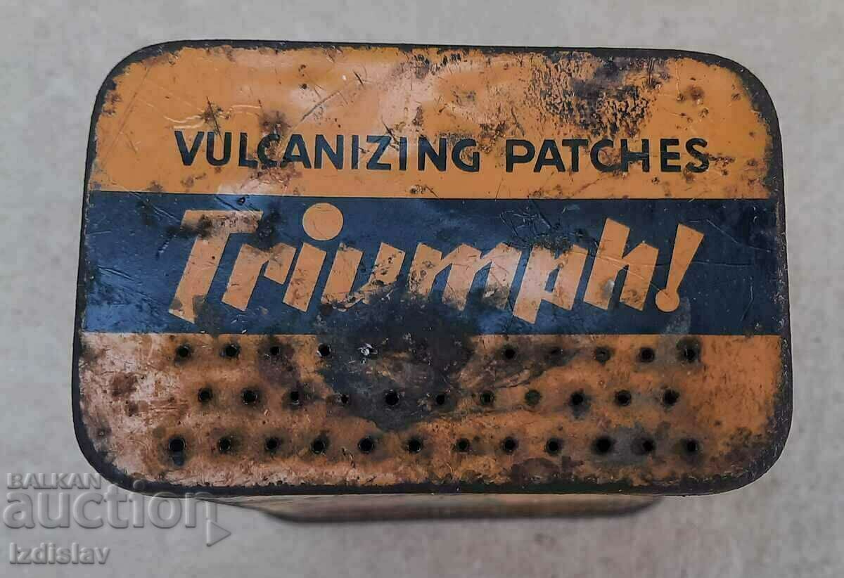 Old collectible Triumph tin box - 5 Old collectible Triumph tin box - 5