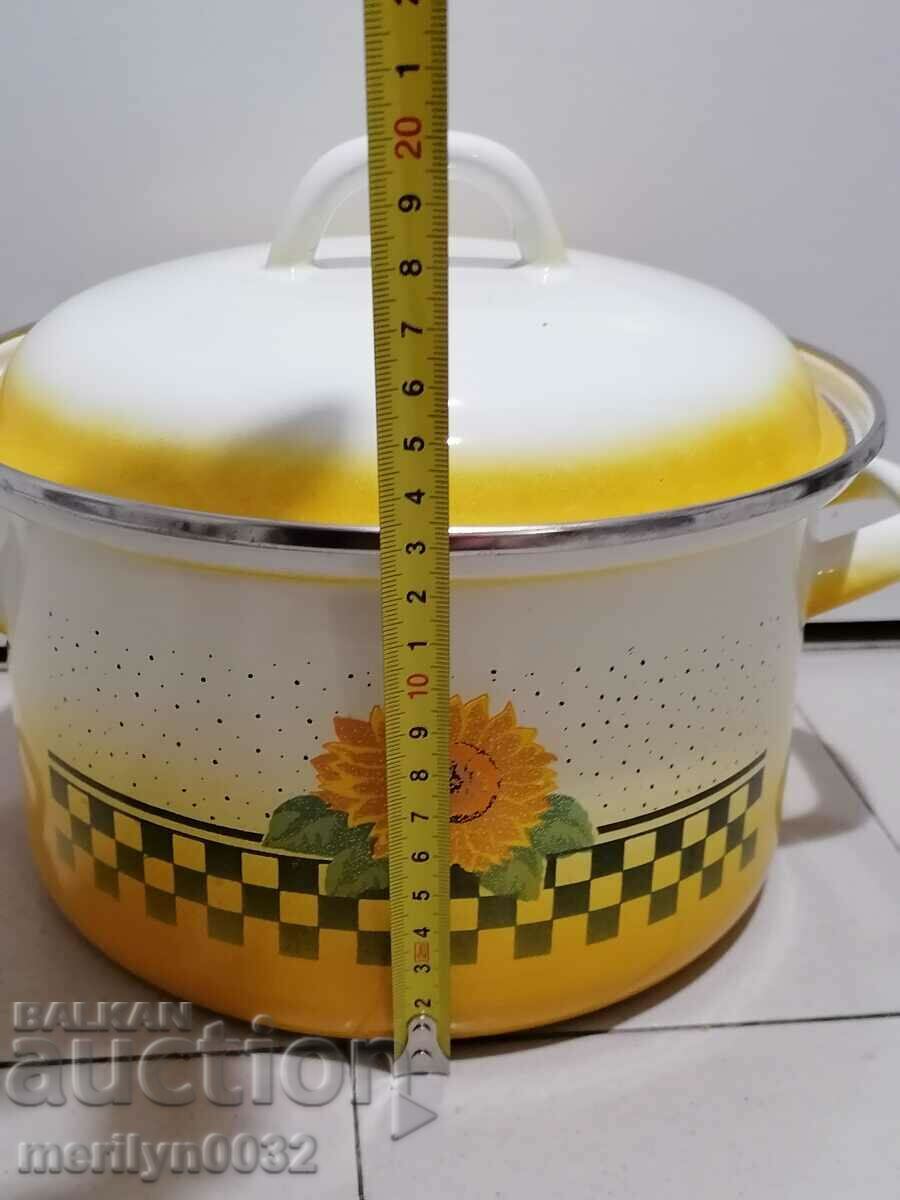 Enamel pot, USSR, dish with enamel dishes, 80s with price 68.00 BGN | € 34.77 Enamel pot, USSR, dish with enamel dishes, 80s with price 68.00 BGN | € 34.77