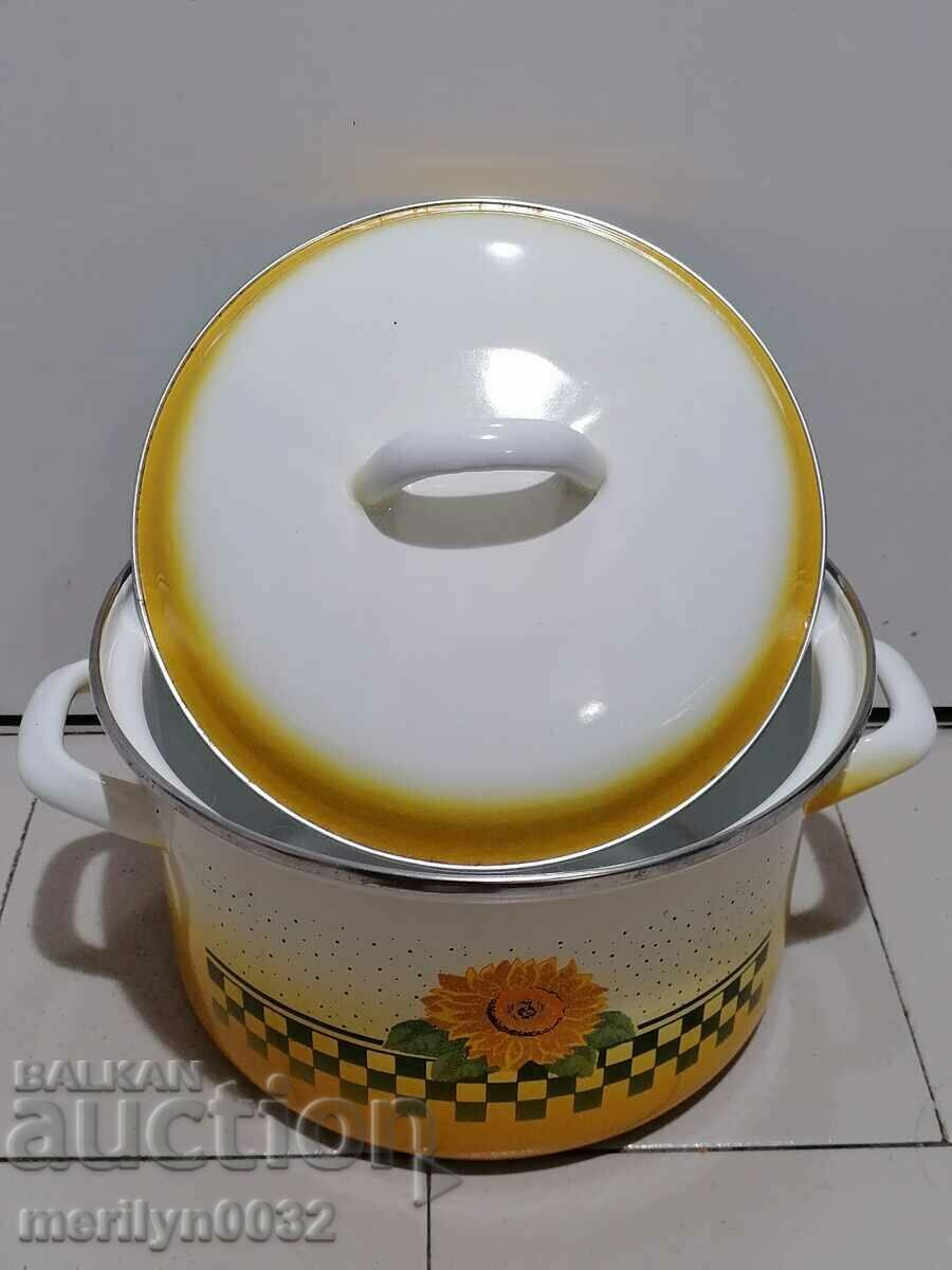 Auction Enamel pot, USSR, dish with enamel dishes, 80s Auction Enamel pot, USSR, dish with enamel dishes, 80s