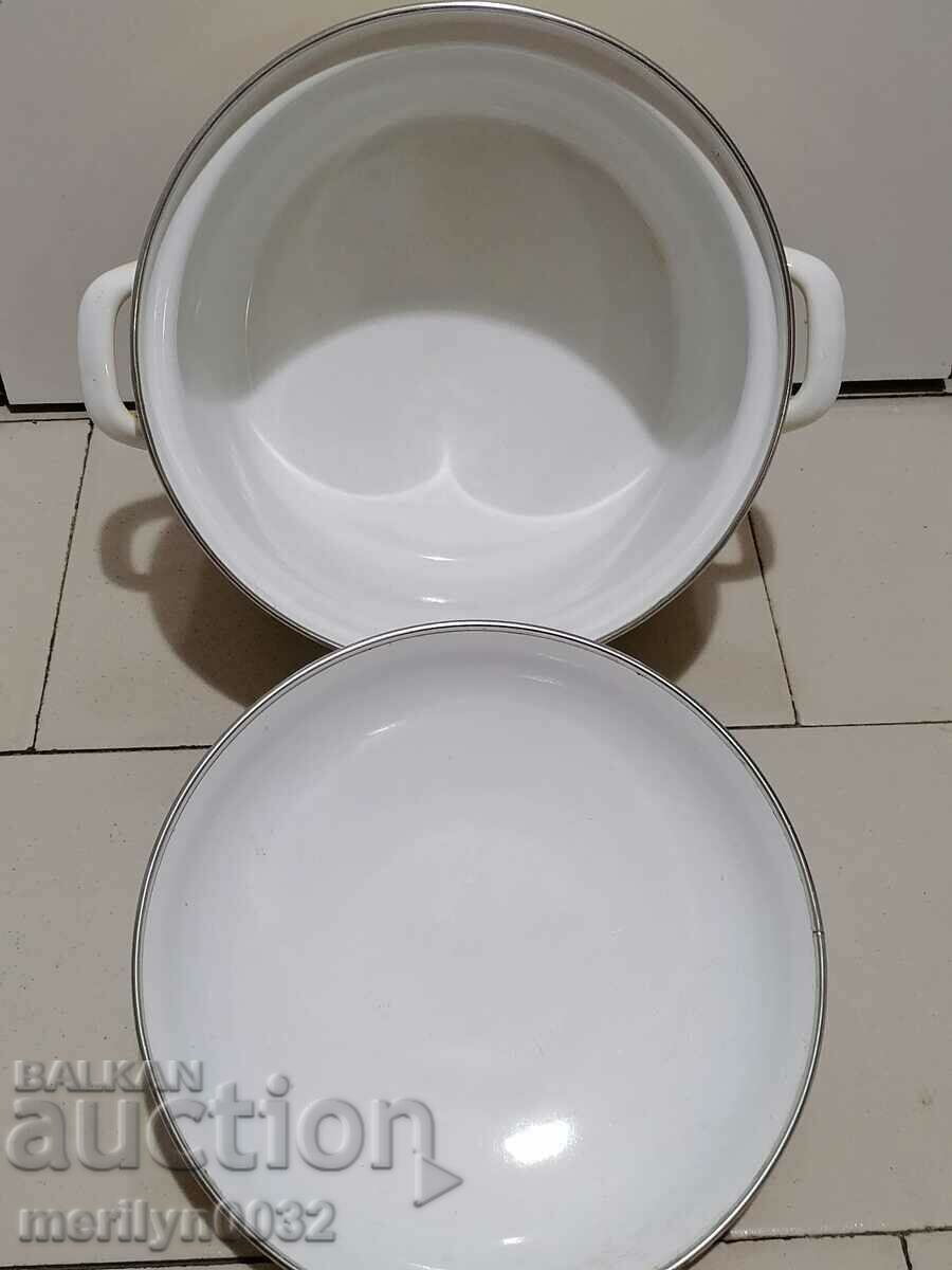 Delivery of Enamel pot, USSR, dish with enamel dishes, 80s Delivery of Enamel pot, USSR, dish with enamel dishes, 80s