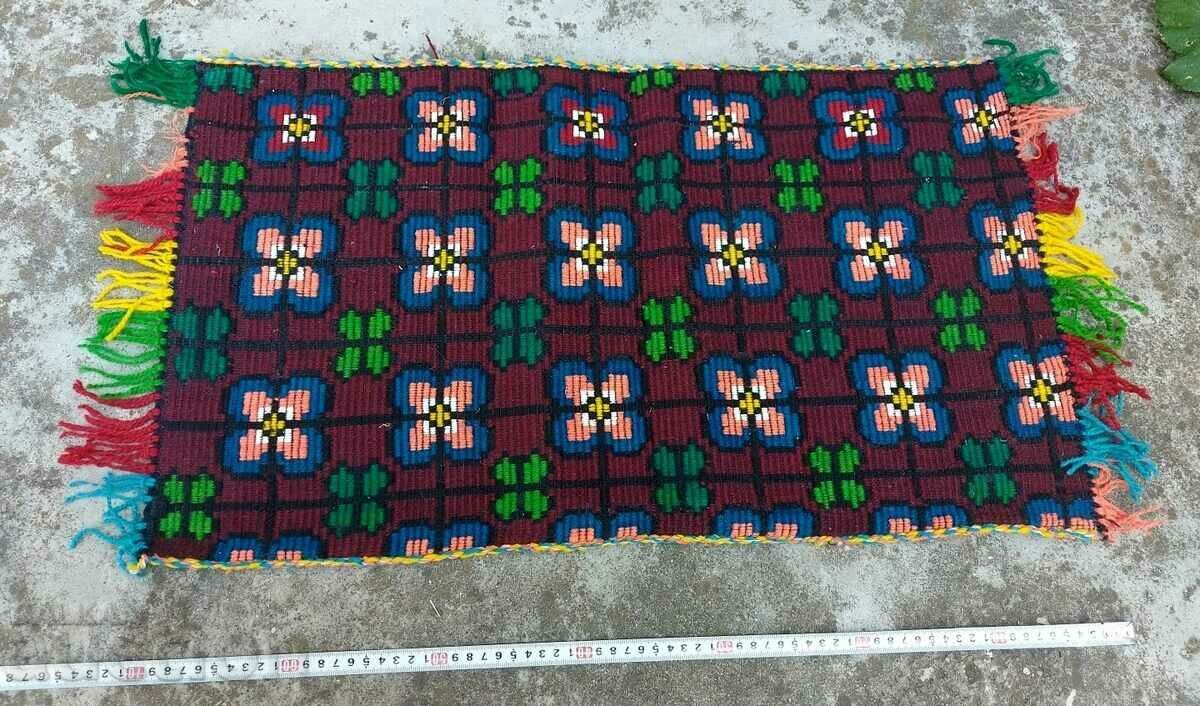 OLD CARPET RUG WALL RUG EXCELLENT with price 25.00 BGN | € 12.78 OLD CARPET RUG WALL RUG EXCELLENT with price 25.00 BGN | € 12.78