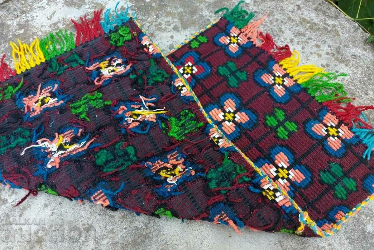 Delivery of OLD CARPET RUG WALL RUG EXCELLENT Delivery of OLD CARPET RUG WALL RUG EXCELLENT