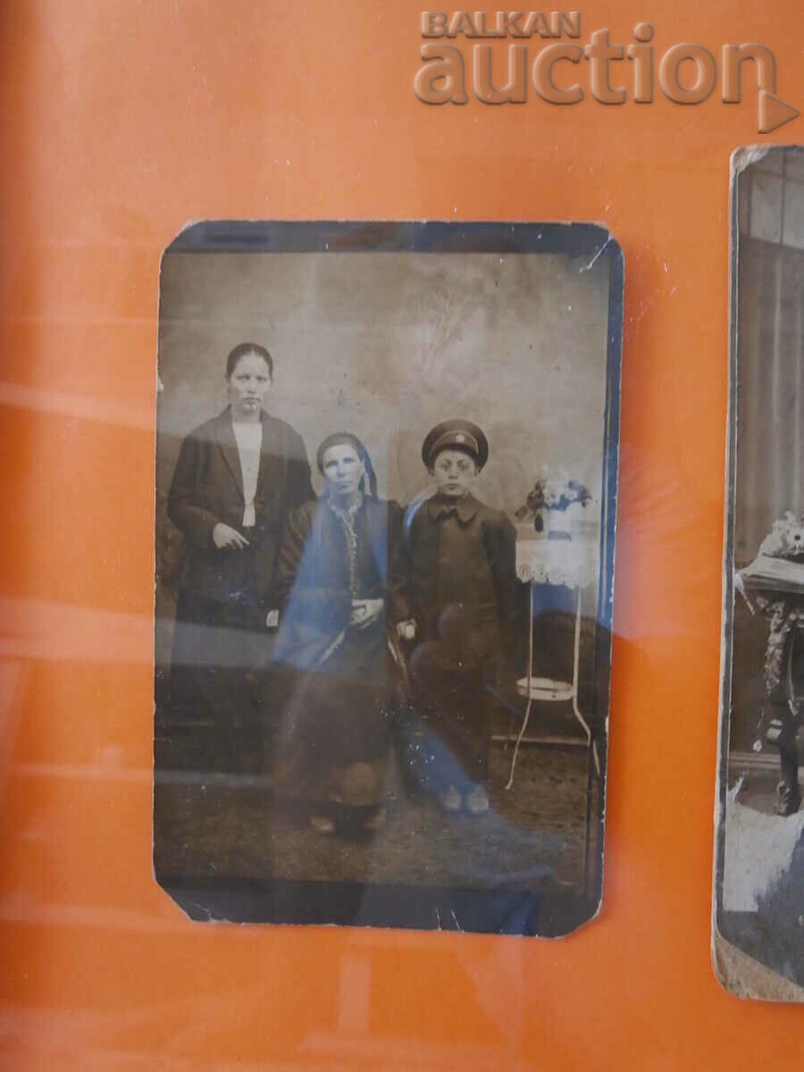 Delivery of vintage photos in a frame interior decoration Delivery of vintage photos in a frame interior decoration