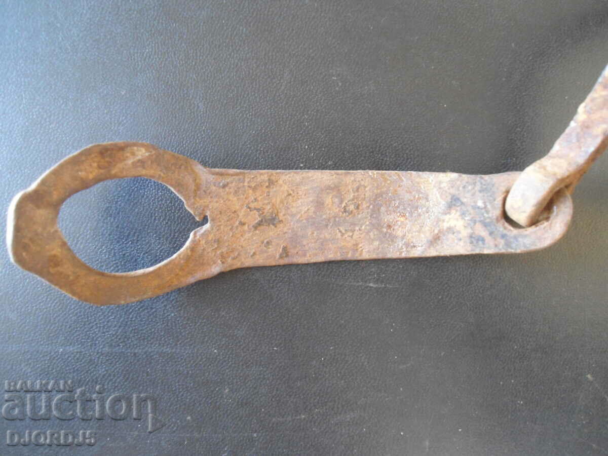 Старо ковано мандало с цена 3.00 лв. | € 1.53 Старо ковано мандало с цена 3.00 лв. | € 1.53