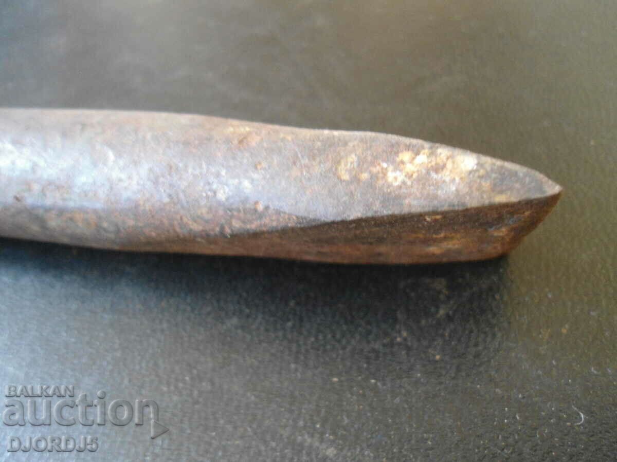 Δημοπρασία Ένα παλιό εργαλείο, ένα ελικόπτερο