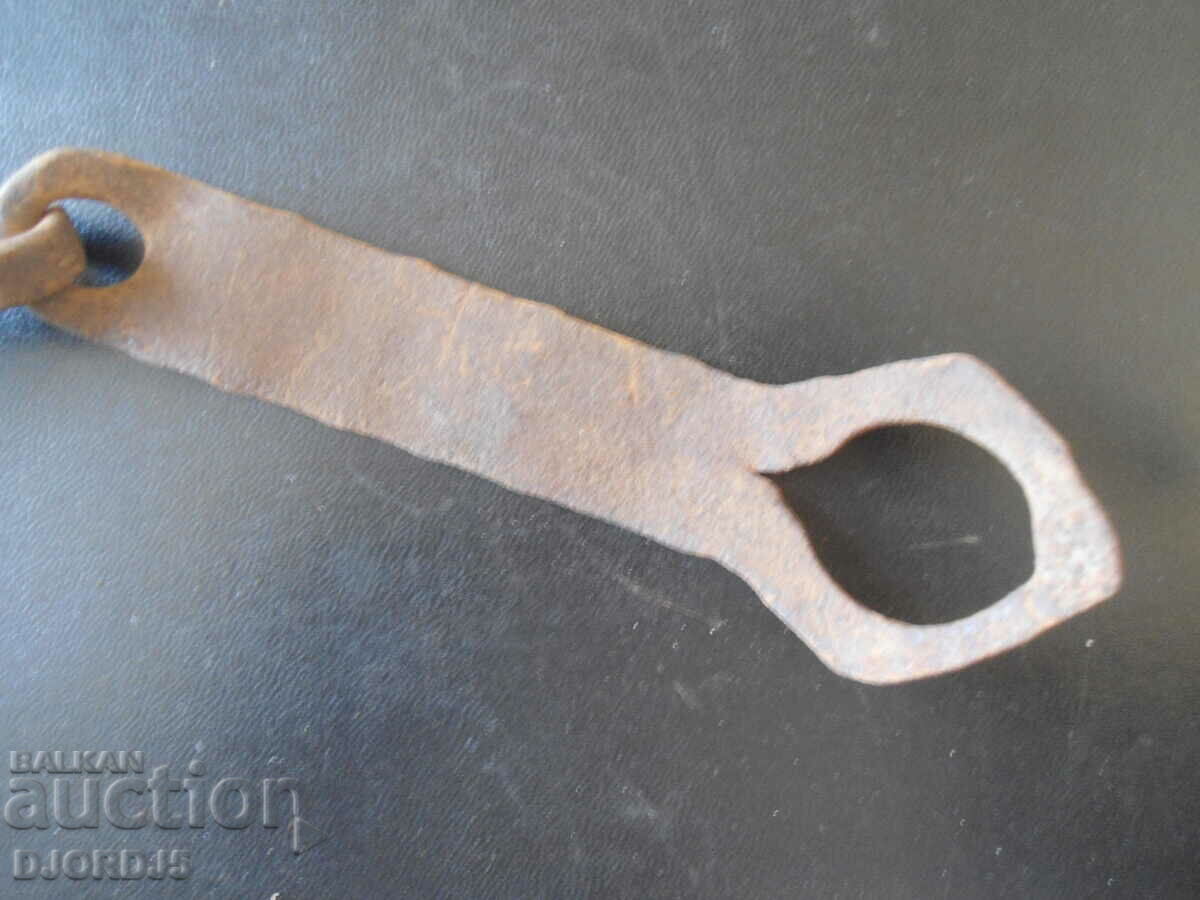 Παλιά σφυρήλατο μάνδαλο με τιμή 3.00 BGN | € 1.53 Παλιά σφυρήλατο μάνδαλο με τιμή 3.00 BGN | € 1.53