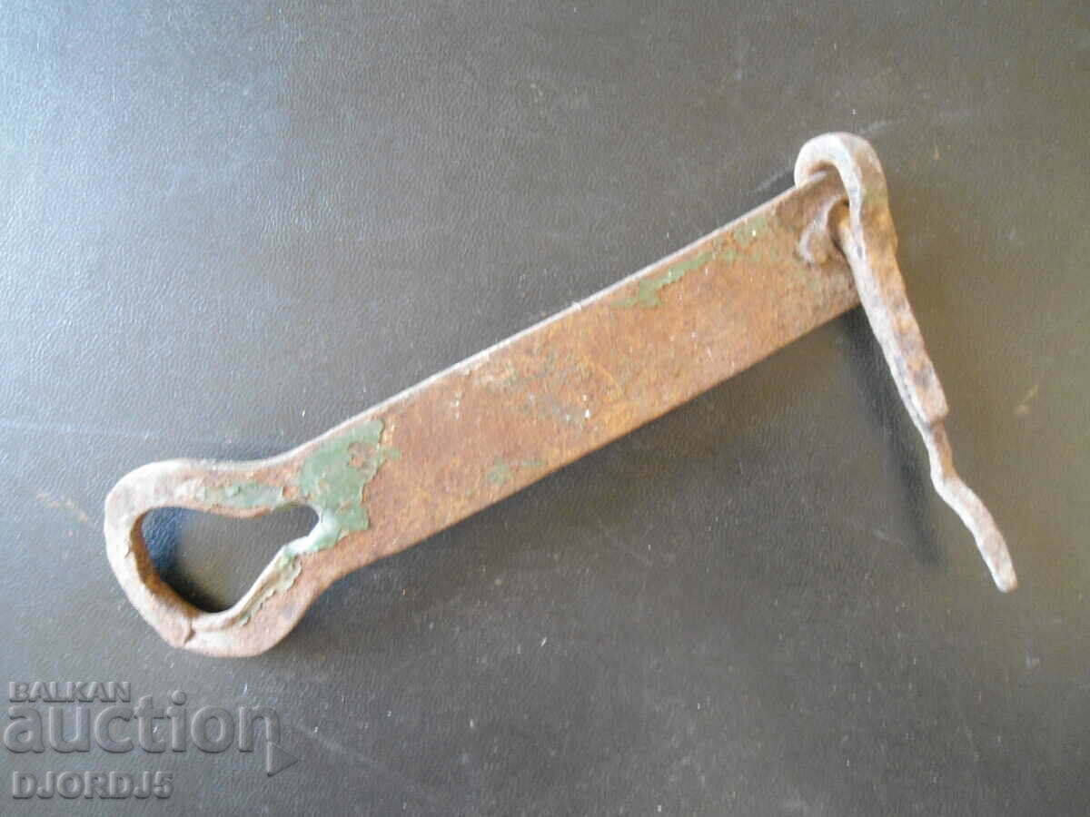 Старо ковано мандало с цена 3.00 лв. | € 1.53 Старо ковано мандало с цена 3.00 лв. | € 1.53