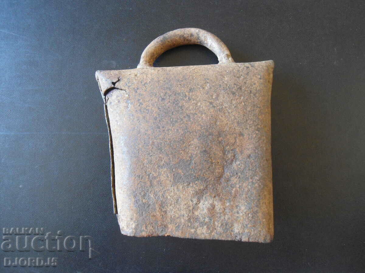 Old chan, bell, bell with price 7.00 BGN | € 3.58 Old chan, bell, bell with price 7.00 BGN | € 3.58