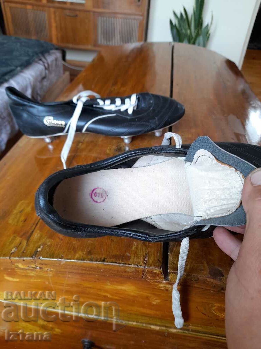 Livrarea Ghete vechi de fotbal, ghete de la Gabrovo Stadium Livrarea Ghete vechi de fotbal, ghete de la Gabrovo Stadium