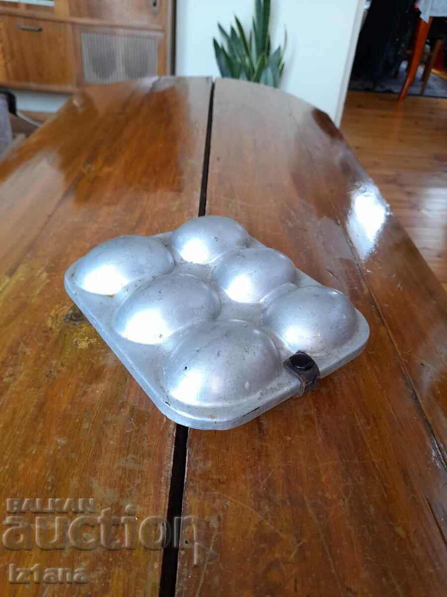 Παλιό κουτί αυγών με τιμή 35.00 BGN | € 17.90 Παλιό κουτί αυγών με τιμή 35.00 BGN | € 17.90