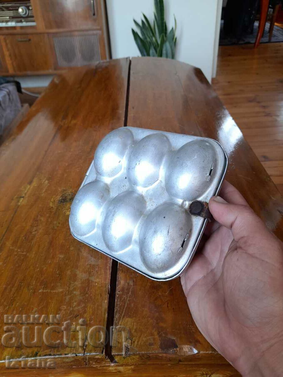 Δημοπρασία Παλιό κουτί αυγών Δημοπρασία Παλιό κουτί αυγών