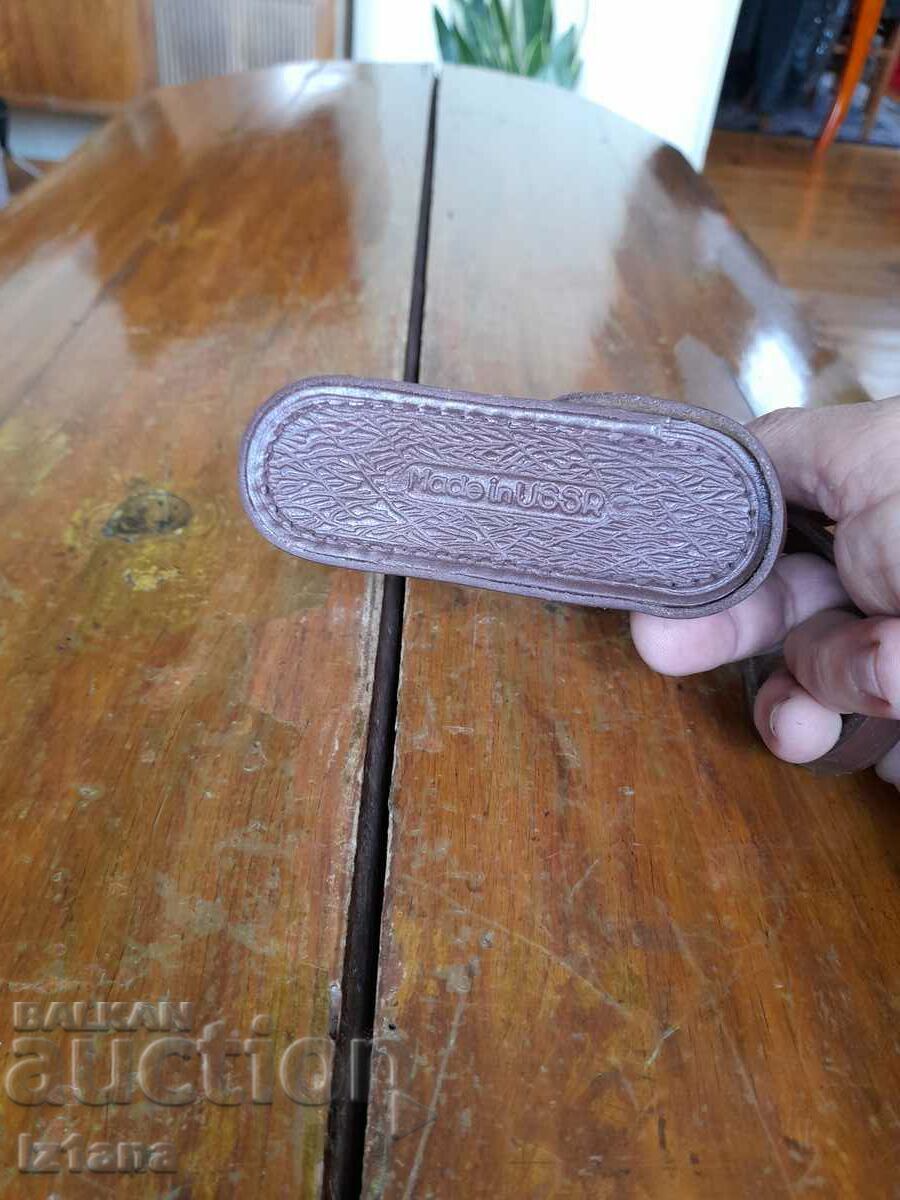 Auction An old box of binoculars Auction An old box of binoculars